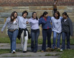 Girl Scouts disfrutando de un paseo. � GSUSA. Todos los derechos reservados.