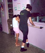 Fotograf�a de Nibia con una estudiante. &copy; GSUSA. Todos los derechos reservados.